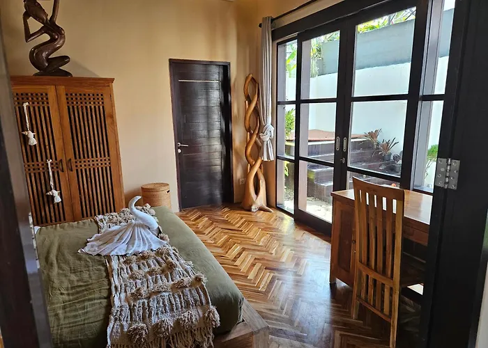 Villa Leon, Ungasan - Private Pool, Sauna, Hot Tub, Bbq & Breakfast, 3br Oasis Uluwatu